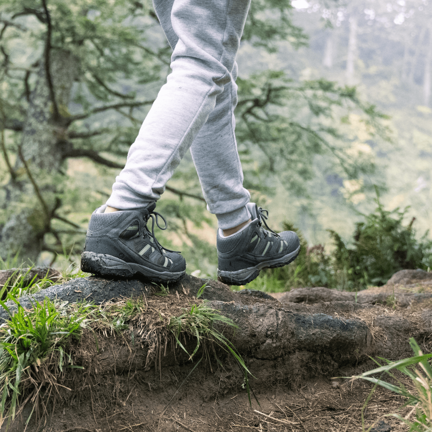 woman walking with waterproof hiking boots on a tree in washington